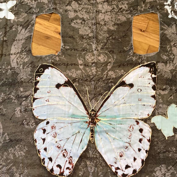 byDesign ‘Artists Series’ Shawl Butterfly Drape One Size Measures 41”x 54” flat. - Picture 14 of 16